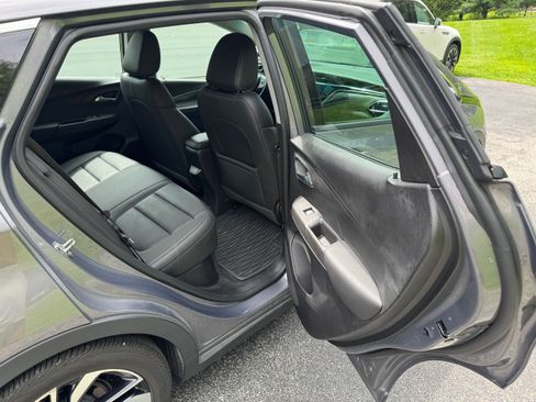 Used 2023 Chevrolet Bolt LT w/ Infotainment Package FWD image 12