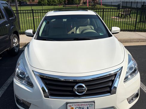 Used 2015 Nissan Altima 2.5 SL w/ Moonroof Package FWD image 2