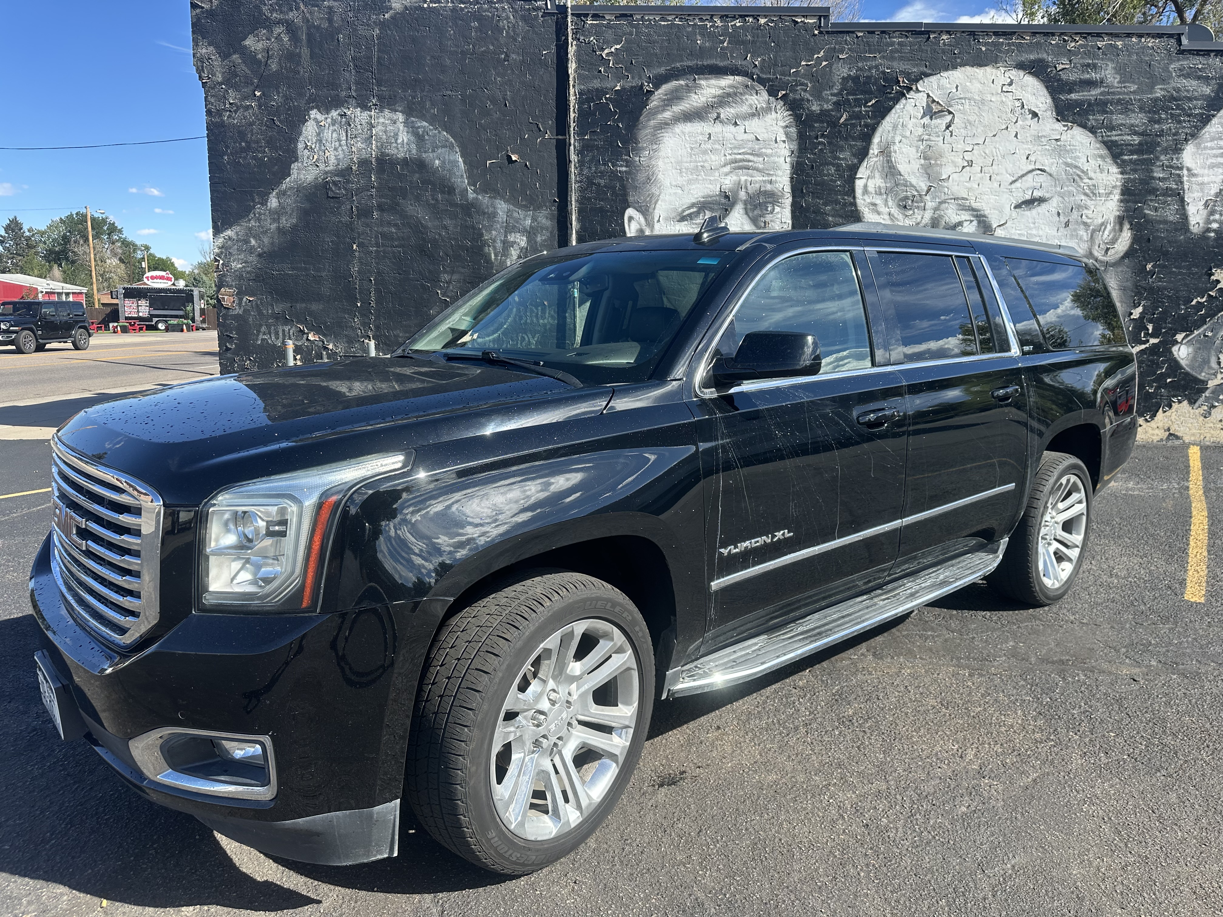 Used 2019 GMC Yukon XL SLT w/ Premium Edition AWD/4WD image 2