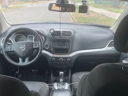 Used 2019 Dodge Journey SE image 11