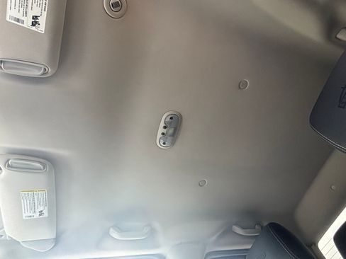 Used 2010 HUMMER H3T Alpha AWD/4WD image 11
