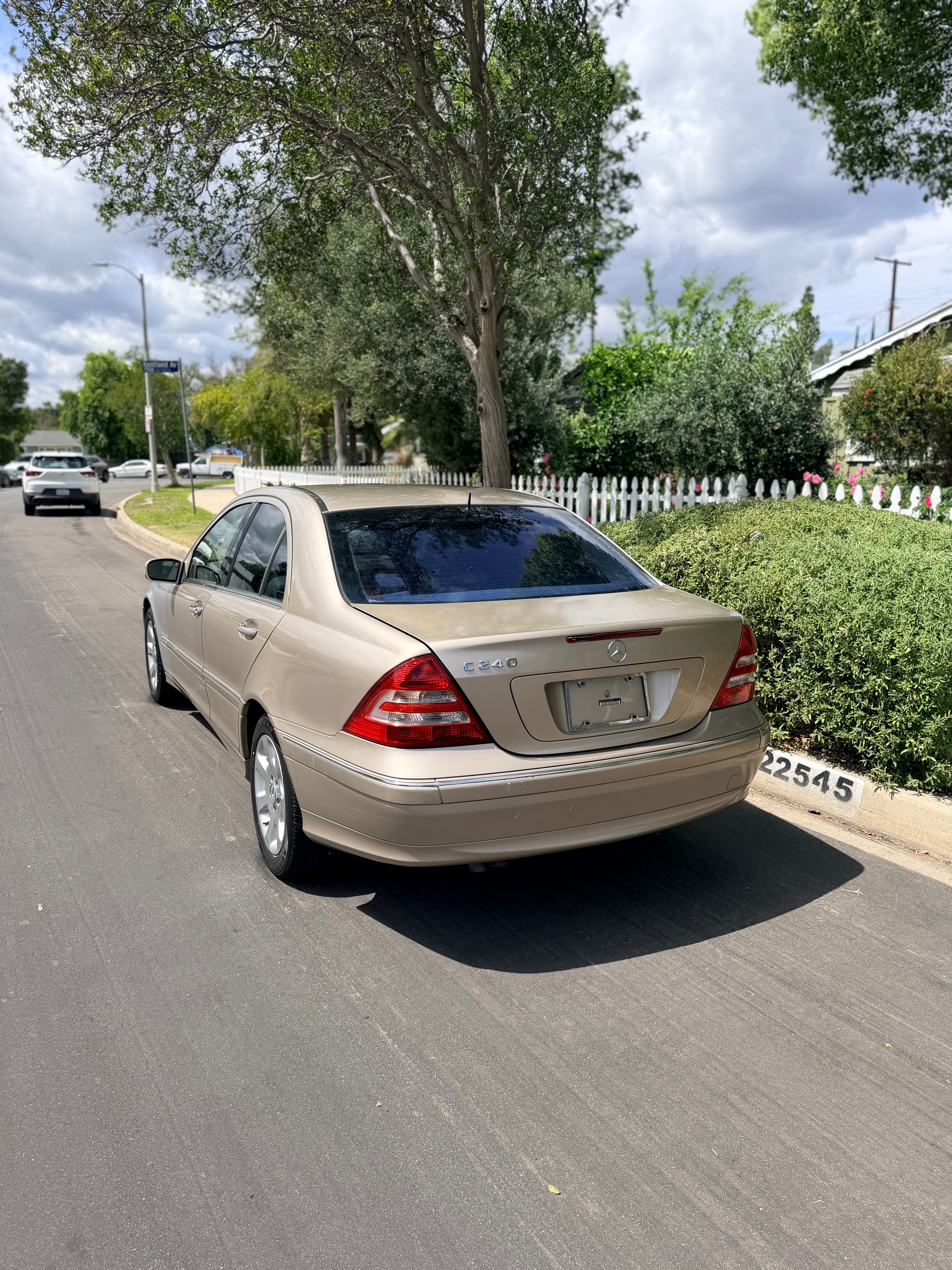 Used 2005 Mercedes-Benz C 240 Sedan image 2