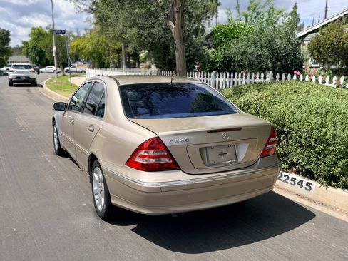 Used 2005 Mercedes-Benz C 240 Sedan image 2