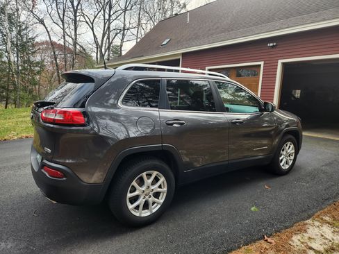 Used 2017 Jeep Cherokee Latitude w/ Cold Weather Group image 6