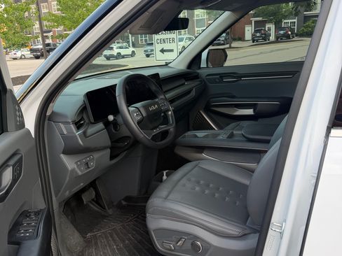 Used 2025 Kia EV9 Wind AWD/4WD image 8