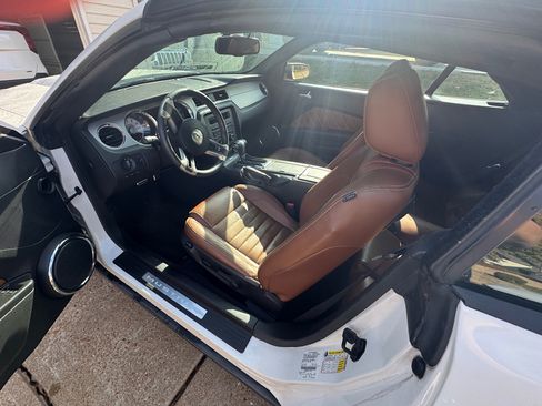 Used 2010 Ford Mustang Premium image 5