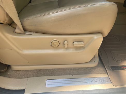 Used 2011 Cadillac Escalade EXT Luxury AWD/4WD image 10