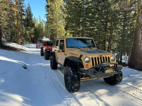 Used 2013 Jeep Wrangler Unlimited Rubicon w/ Connectivity Group AWD/4WD image 5