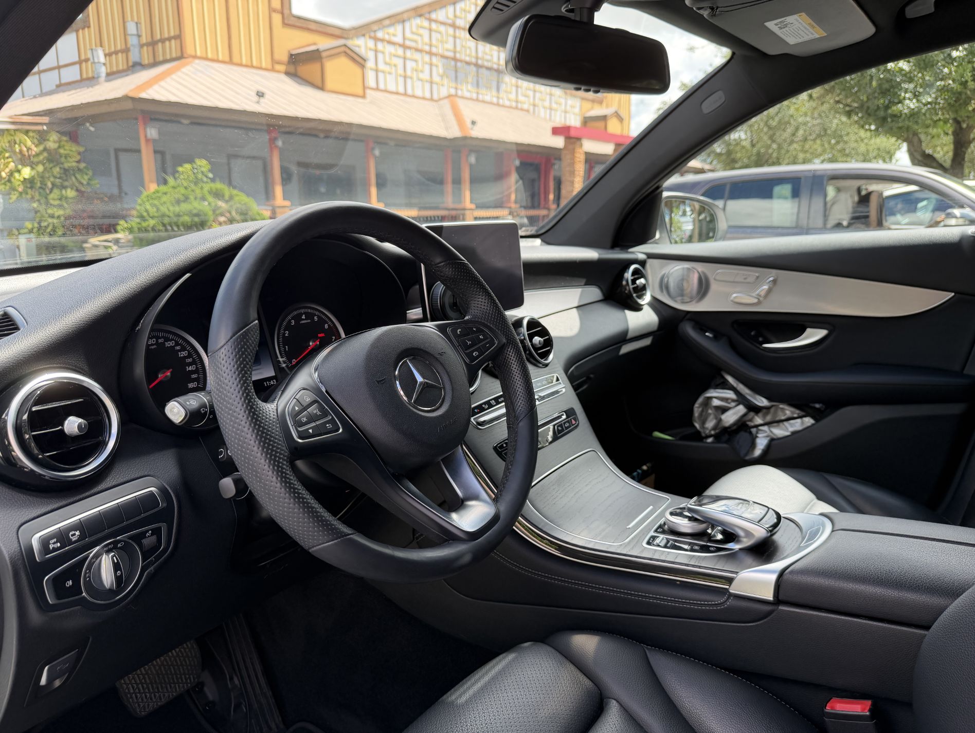 Used 2019 Mercedes-Benz GLC 300 4MATIC Coupe image 17