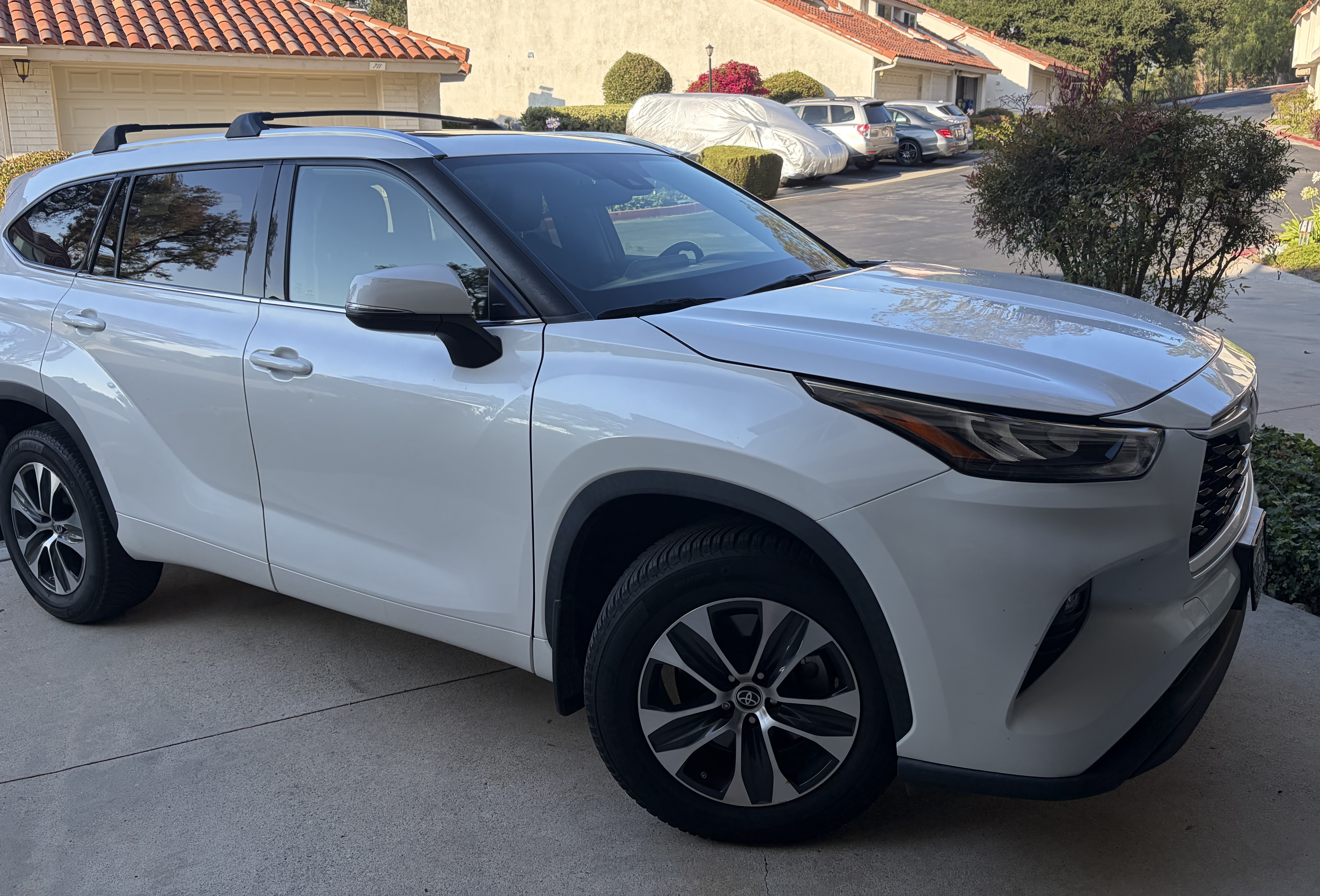 Used 2020 Toyota Highlander XLE AWD/4WD image 6