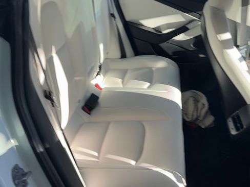 Used 2019 Tesla Model 3 Standard Range Plus image 9