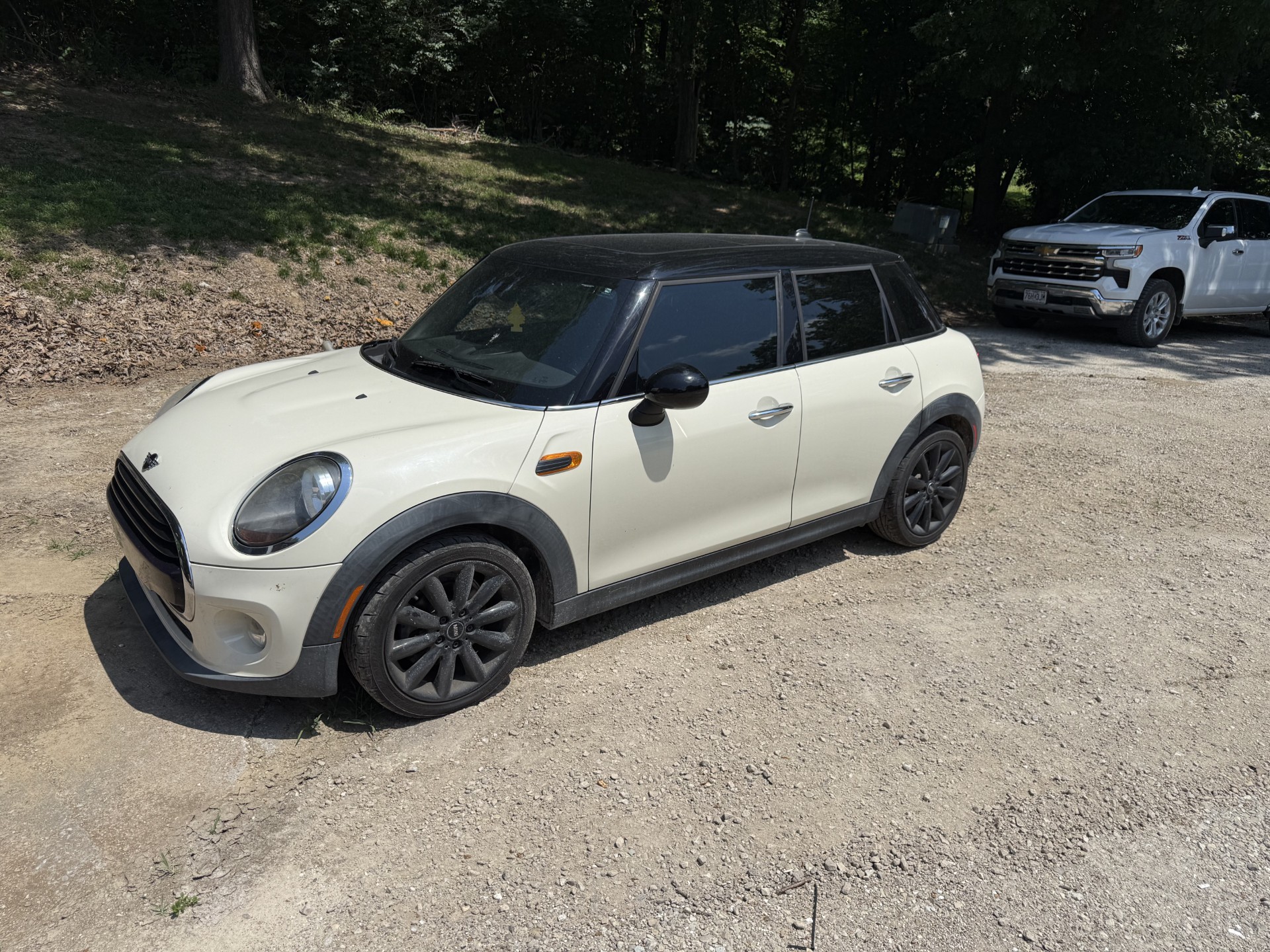 Used 2019 MINI Cooper 4-Door Hardtop FWD image 1
