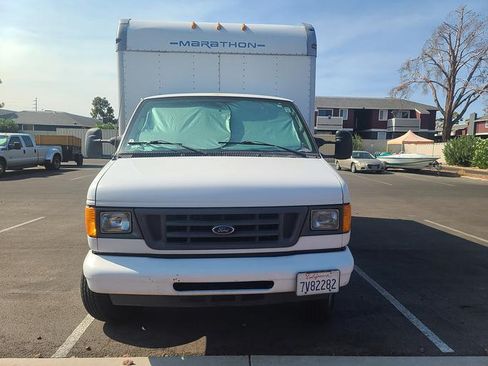 Used 2005 Ford E-350 and Econoline 350 Super Duty image 3