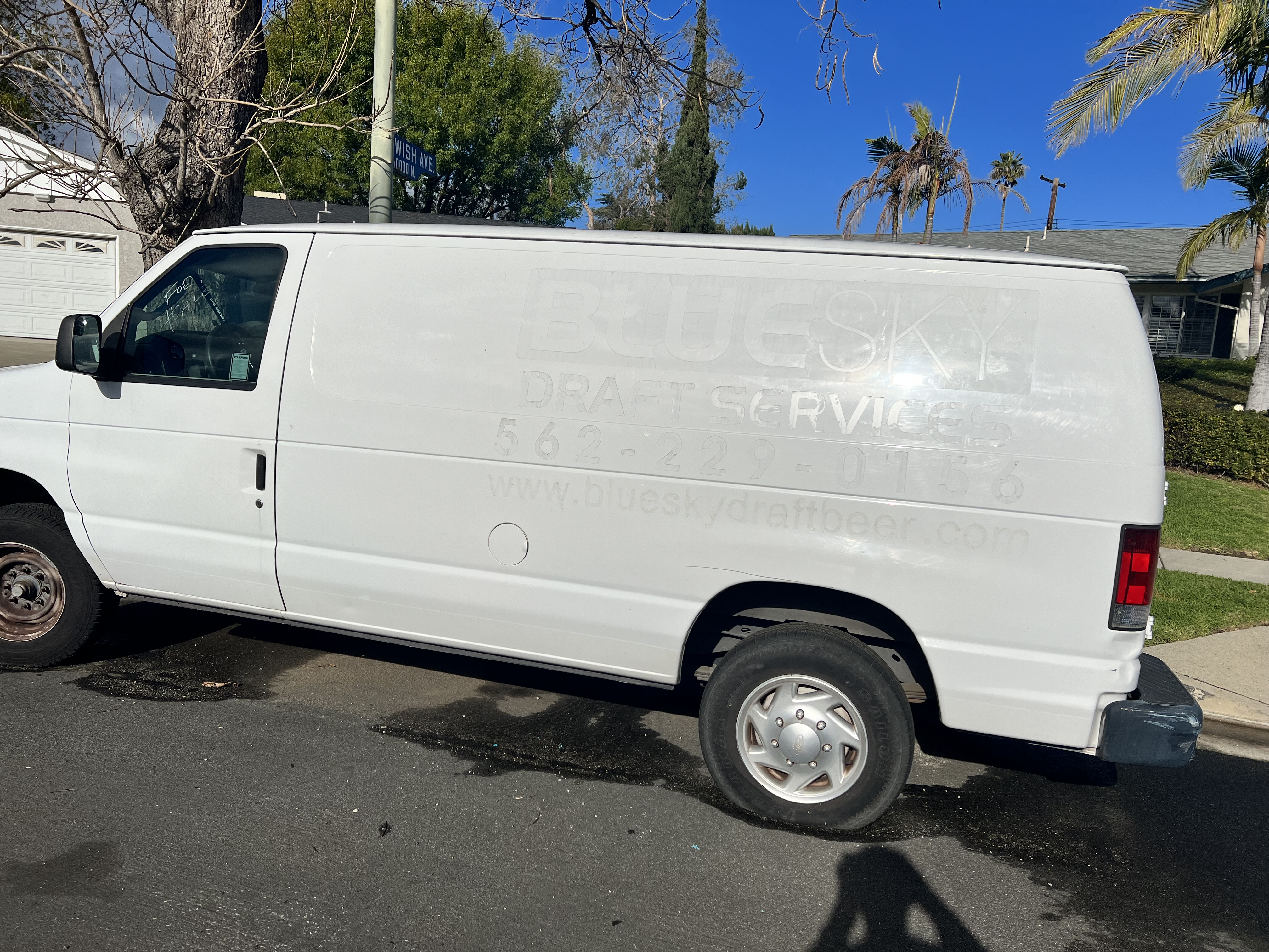 Used 2011 Ford E-150 and Econoline 150 w/ Commercial Cargo Van Pkg RWD image 4