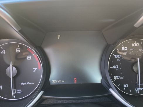Used 2019 Alfa Romeo Giulia RWD image 2