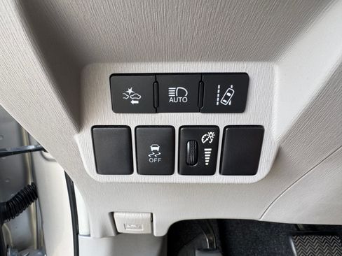 Used 2017 Toyota Prius V Five image 19