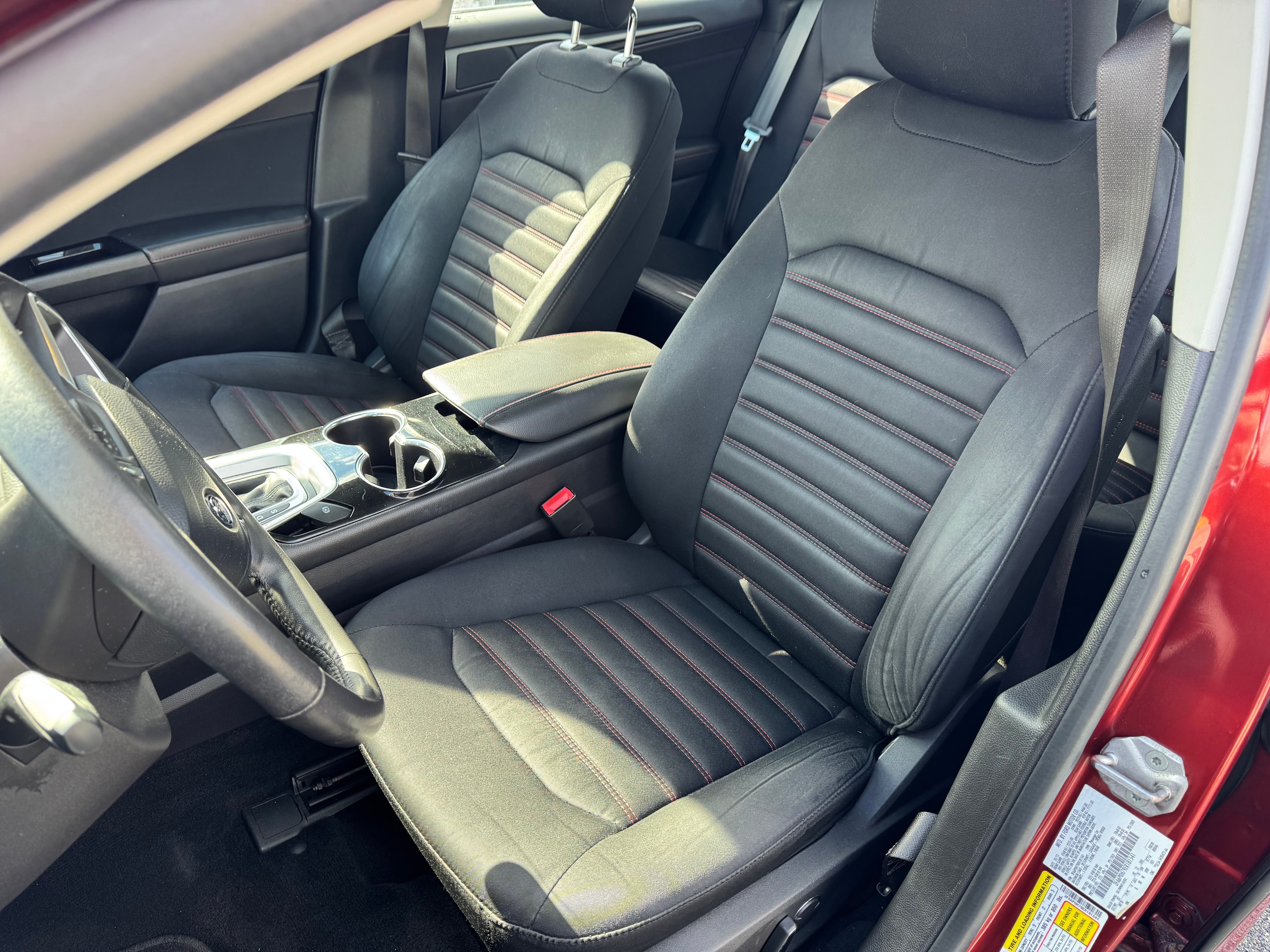 Used 2014 Ford Fusion SE w/ Equipment Group 201A FWD image 16