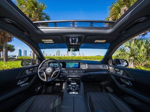 Used 2024 Mercedes-Benz Maybach GLS 600 4MATIC image 9