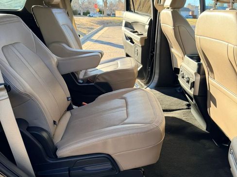 Used 2024 Ford Expedition Limited image 14