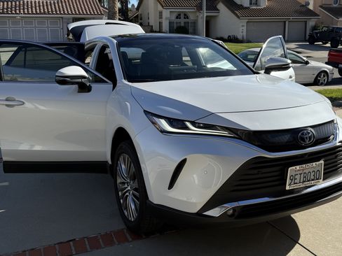 Used 2023 Toyota Venza Limited image 19