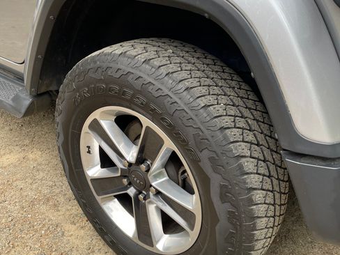 Used 2018 Jeep Wrangler Unlimited Sahara AWD/4WD image 19
