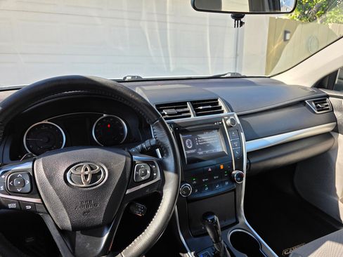 Used 2017 Toyota Camry SE FWD image 6