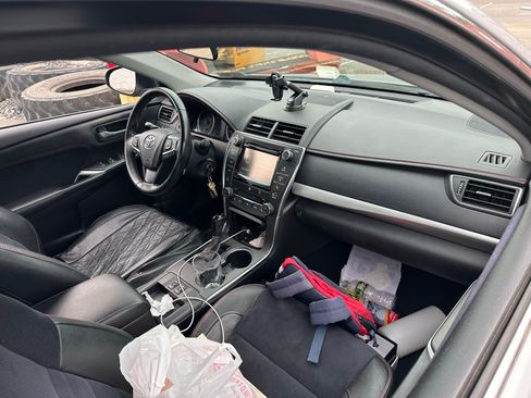 Used 2017 Toyota Camry XSE w/ Moonroof Package FWD image 2