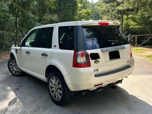 Used 2008 Land Rover LR2 HSE image 2