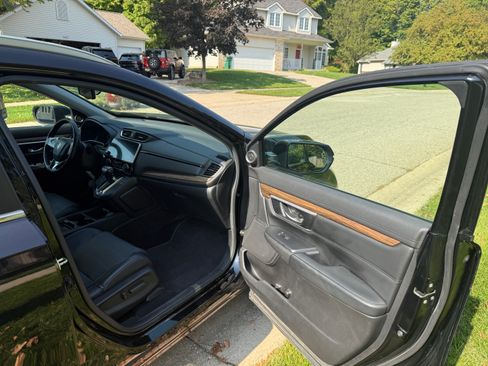 Used 2018 Honda CR-V Touring image 21