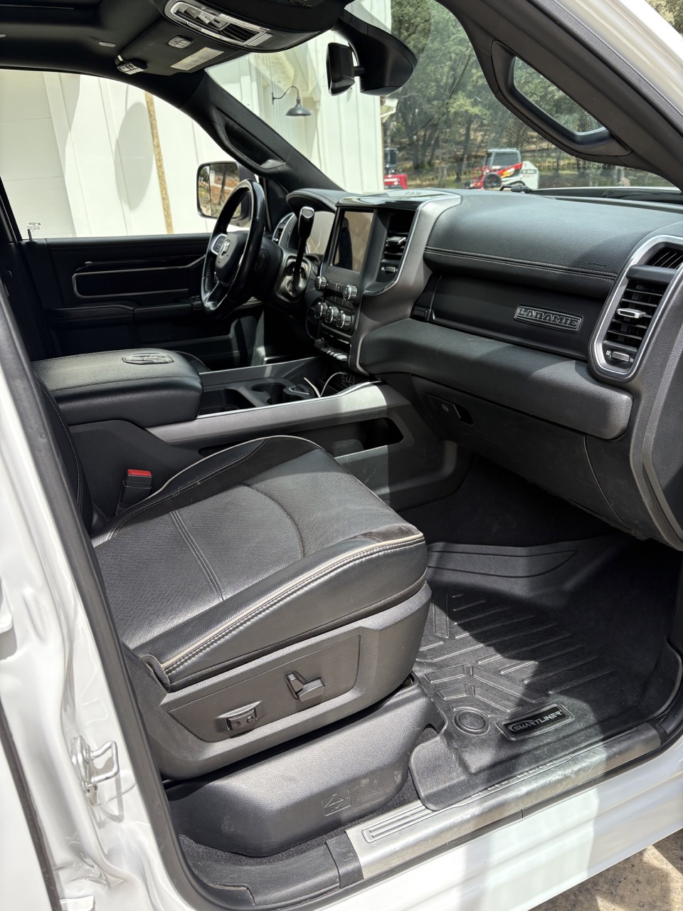 Used 2021 RAM 3500 Laramie w/ Night Edition AWD/4WD image 10