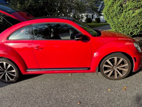 Used 2013 Volkswagen Beetle 2.0T FWD image 17