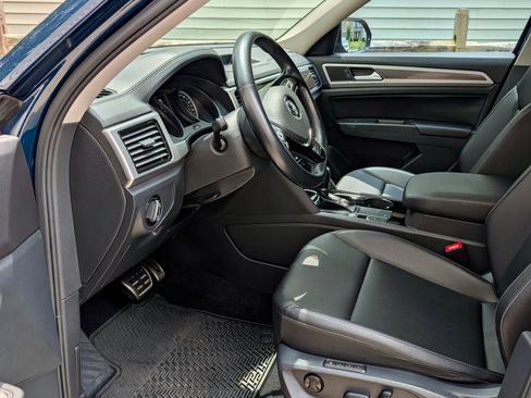 Used 2018 Volkswagen Atlas SEL w/ R-Line Package FWD image 4