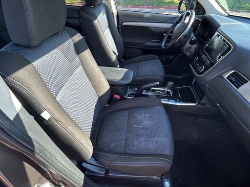 Used 2018 Mitsubishi Outlander SE image 12