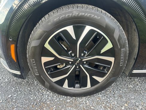 Used 2022 Kia EV6 Wind w/ Wind Technology Package AWD/4WD image 19