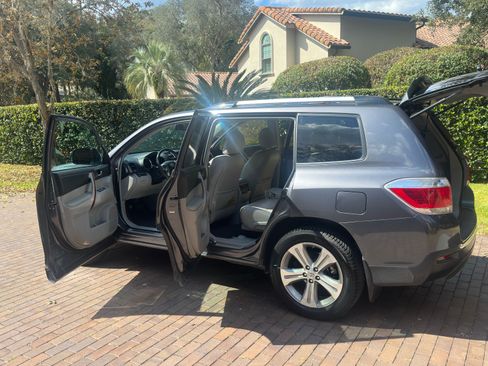 Used 2012 Toyota Highlander Limited image 10