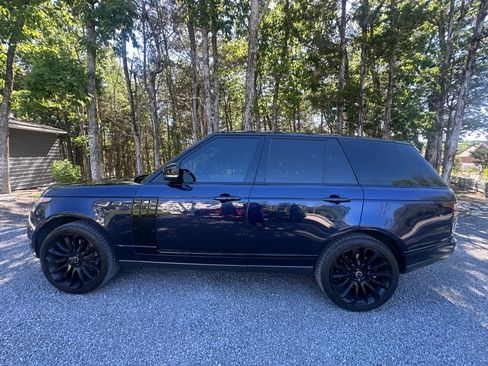Used 2017 Land Rover Range Rover HSE AWD/4WD image 4