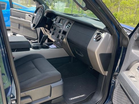 Used 2017 Ford Expedition XLT image 11
