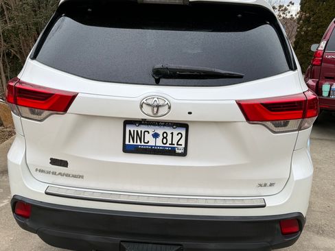 Used 2019 Toyota Highlander XLE image 10