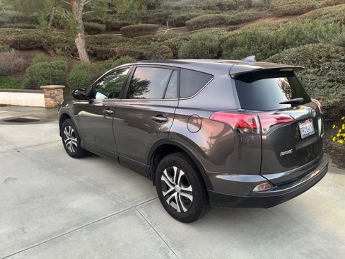 Used 2018 Toyota RAV4 LE w/ Carpet Mat Package image 4