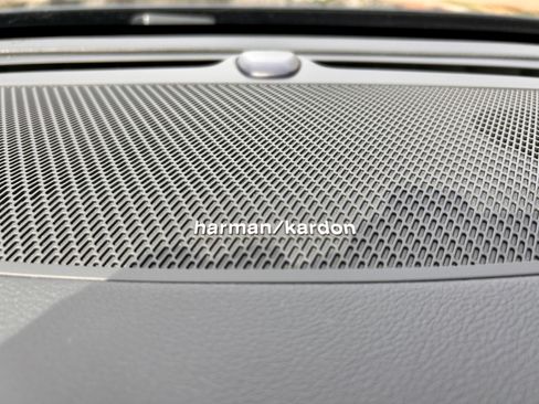 Used 2022 Volvo S60 T8 R-Design image 5