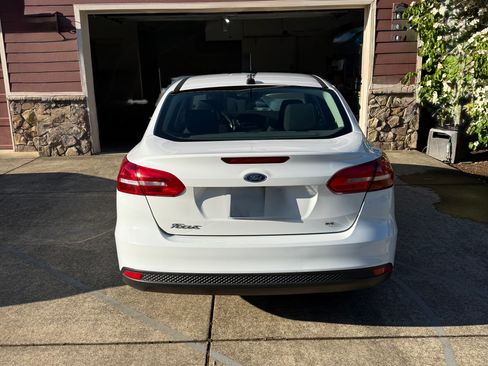 Used 2018 Ford Focus SE FWD image 5