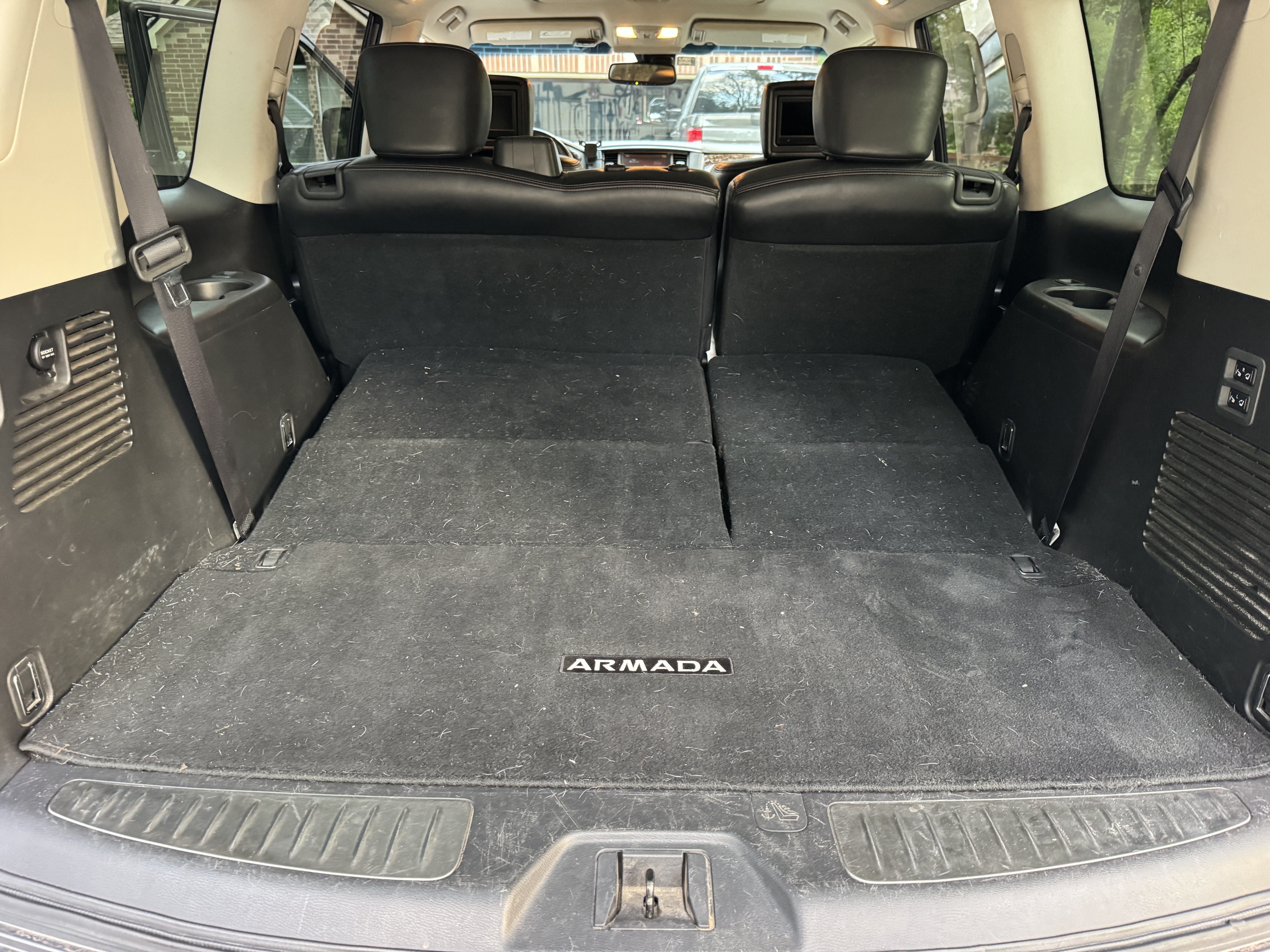 Used 2017 Nissan Armada Platinum w/ Interior Lighting Package RWD image 14