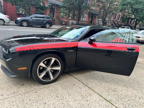 Used 2013 Dodge Challenger R/T RWD image 2