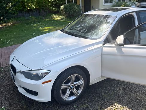 Used 2014 BMW 328i xDrive Sedan AWD/4WD image 2