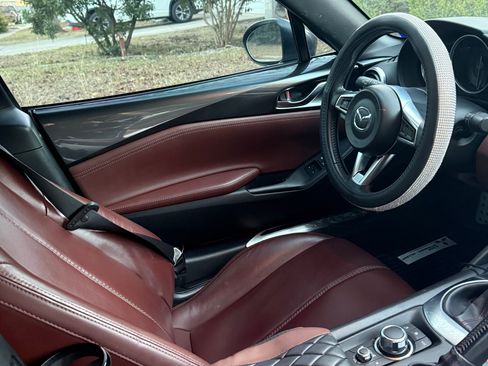 Used 2017 MAZDA MX-5 Miata RF Grand Touring image 2