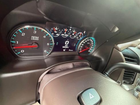 Used 2019 Chevrolet Suburban Premier RWD image 6