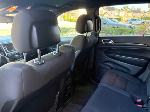 Used 2017 Jeep Grand Cherokee Laredo w/ Quick Order Package 2BE image 1