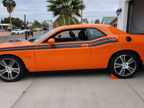 Used 2014 Dodge Challenger R/T image 10