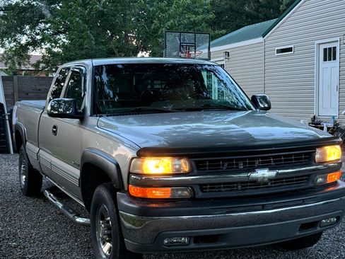 Used 2000 Chevrolet Silverado 2500 LT w/ Firm Ride Suspension Pkg RWD image 1