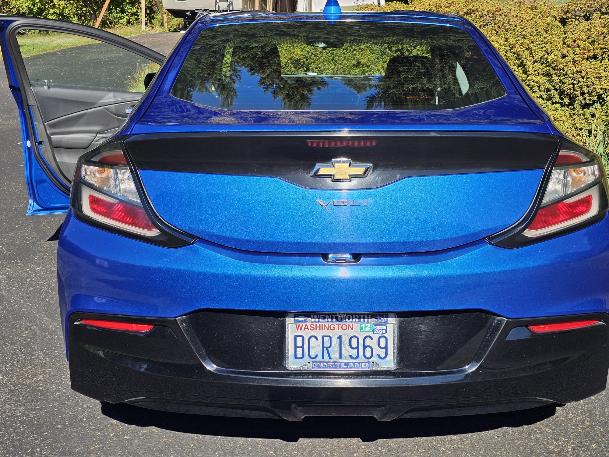 Used 2017 Chevrolet Volt LT w/ Comfort Package FWD image 5